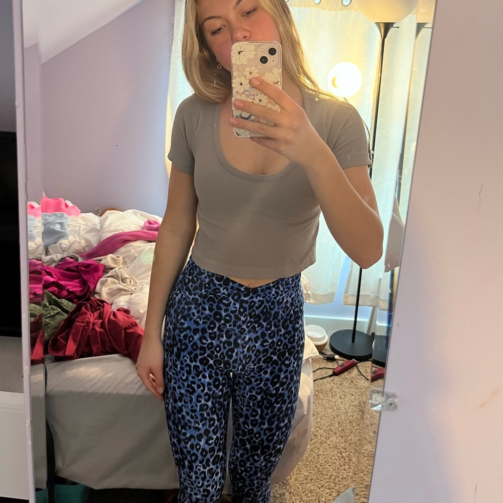 Garage scoop neck seamless top